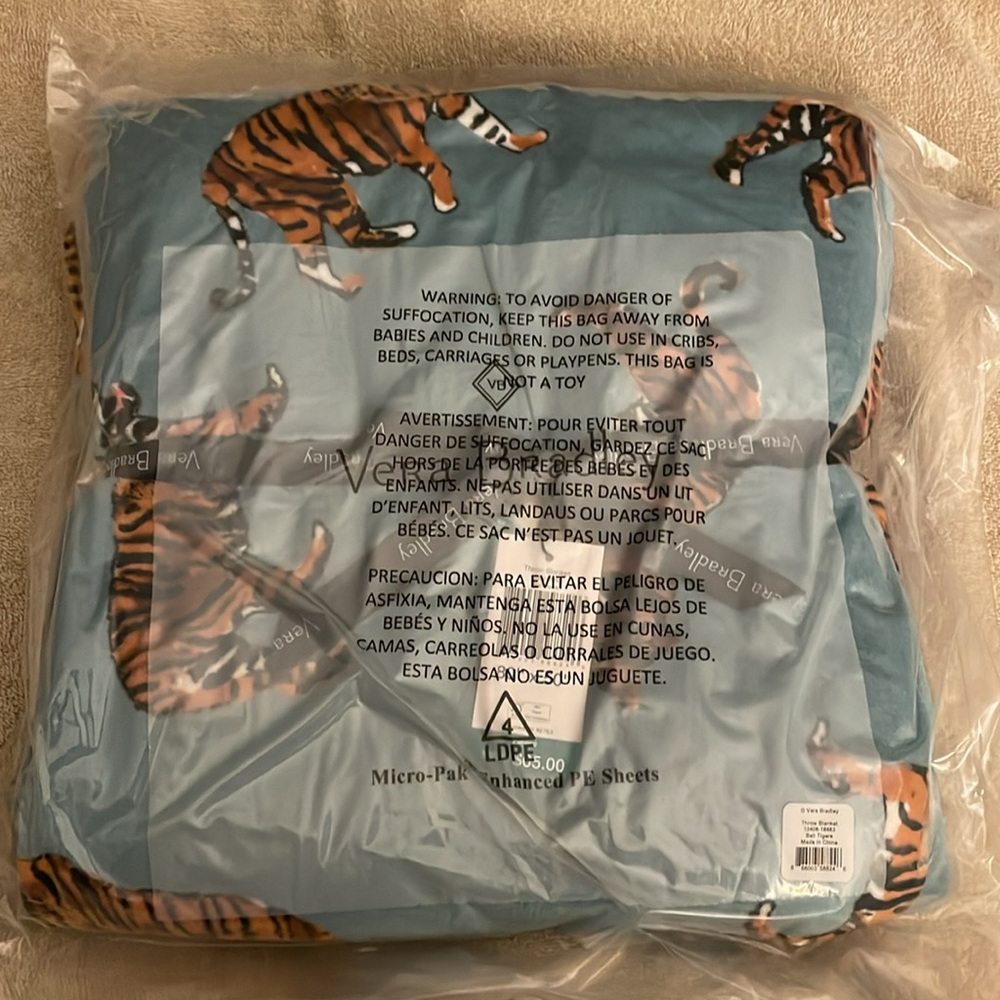 Vera Bradley Throw Blanket NWT - Picture 4 of 6